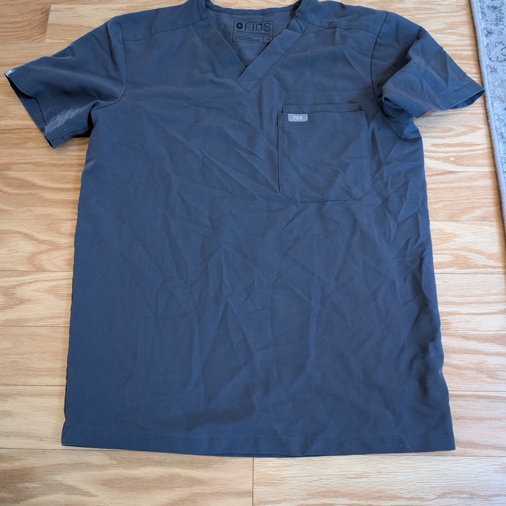 Figs Men's V-Neck Short Sleeve Tee in Charcoal